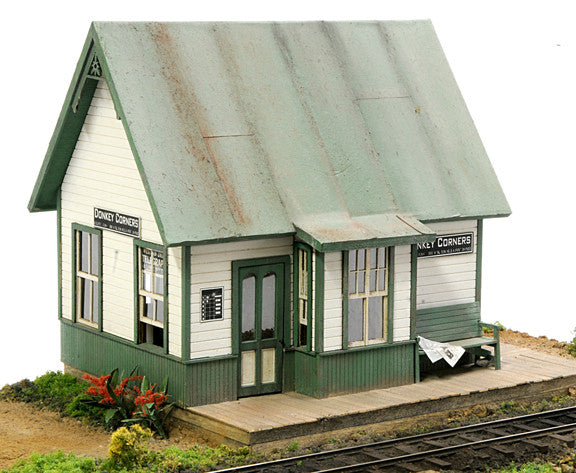 2108 HO Donkey Corners Depot